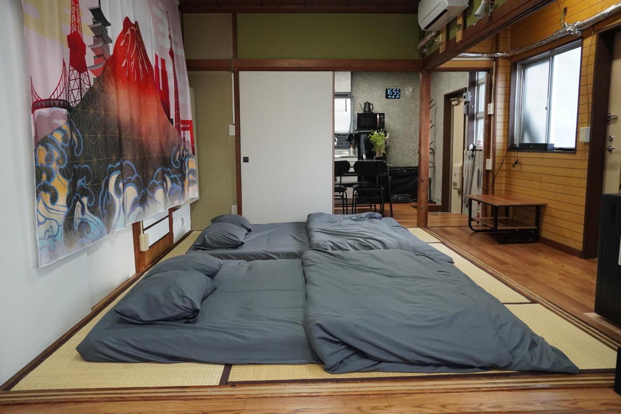 駅から徒歩4分/ビル3階全体/広い部屋/広い屋上/和室/レインボーブリッジ/お台場 Appartement Tokio